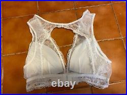 WHOLESALE JOBLOT of 30 FASHION FORMS Peek a Boo Back Bras in White (ws123)